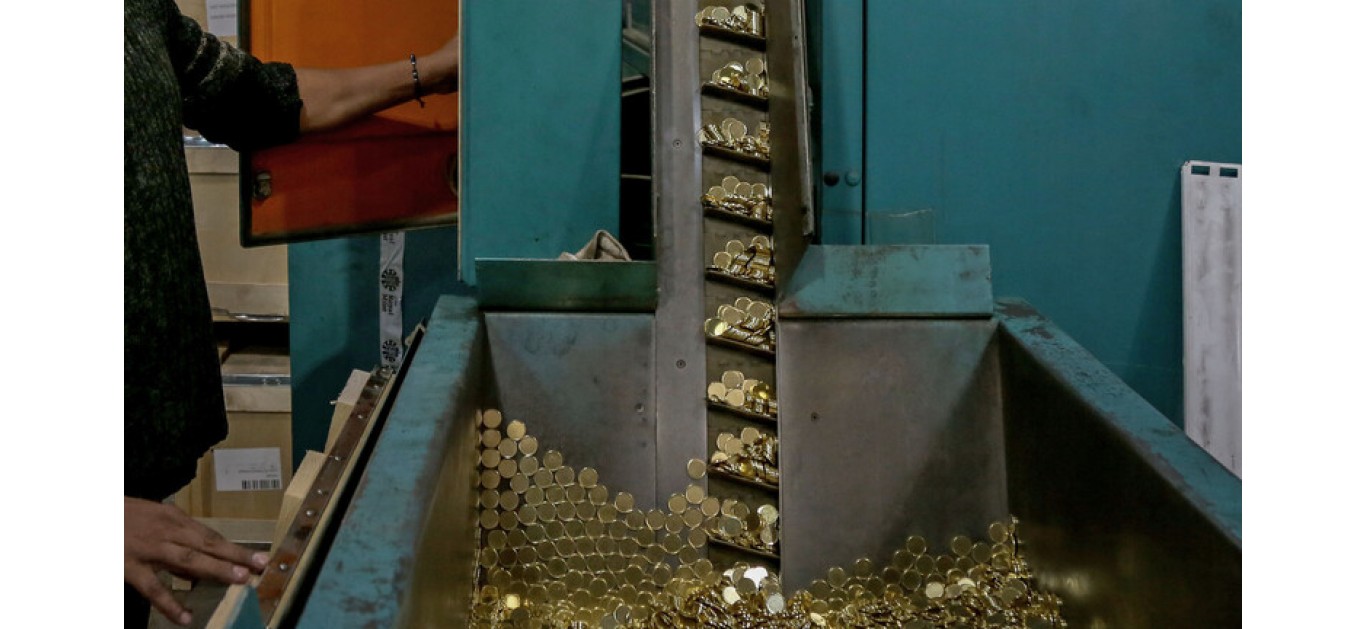 مصر تصنع عملاتها المعدنية 