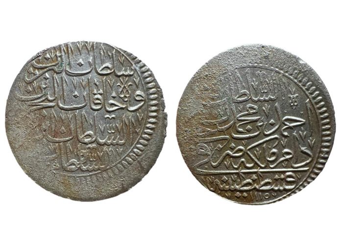 قرش عثماني احمد الثالث القسطنطينية 1115 هـ - 2952 -