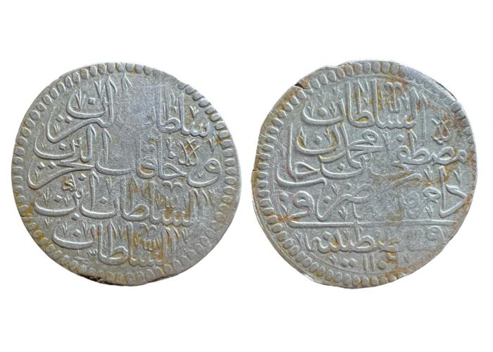 قرش عثماني مصطفى الثاني القسطنطينية 1106 هـ - 2957 -