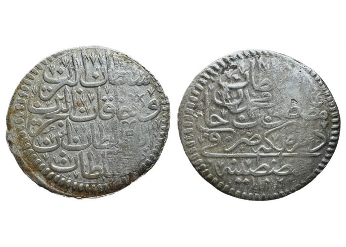 زولتا عثماني مصطفى بن محمد القسطنطينية 1106 هـ - 3030 -