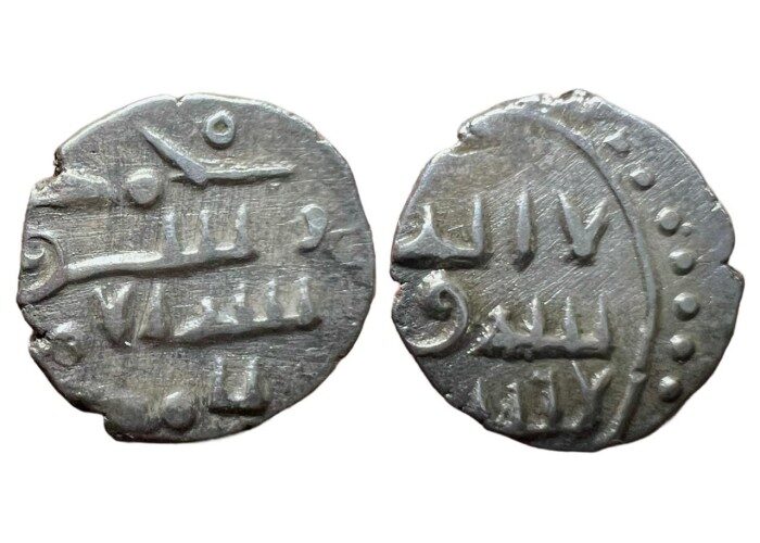 دامة أمراء السند أحمد 300 هـ - 3072 -
