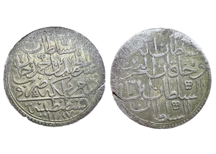 2 زولتا عثماني عبد الحميد بن احمد القسطنطينية 1187 هـ سنة 13 - 3274 -